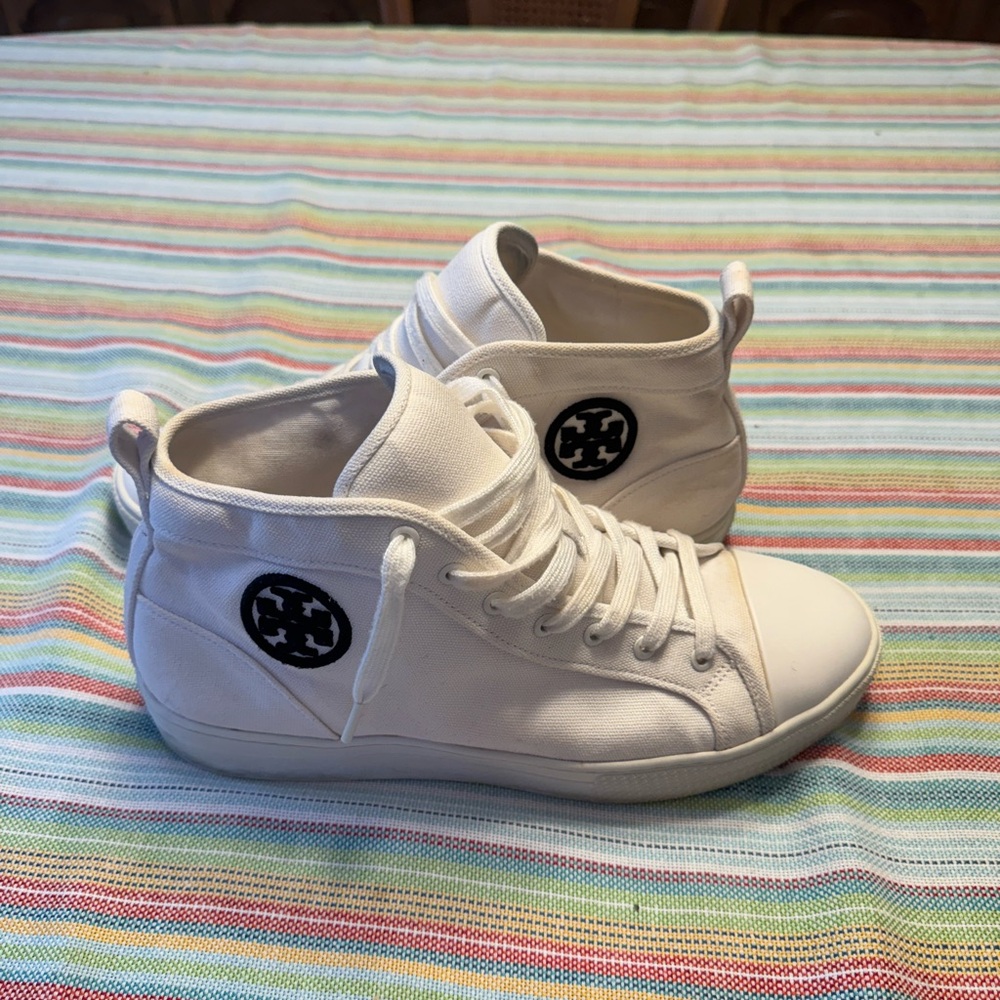 Tory Burch High Top Sneaker White w/Navy Emblem sz 10